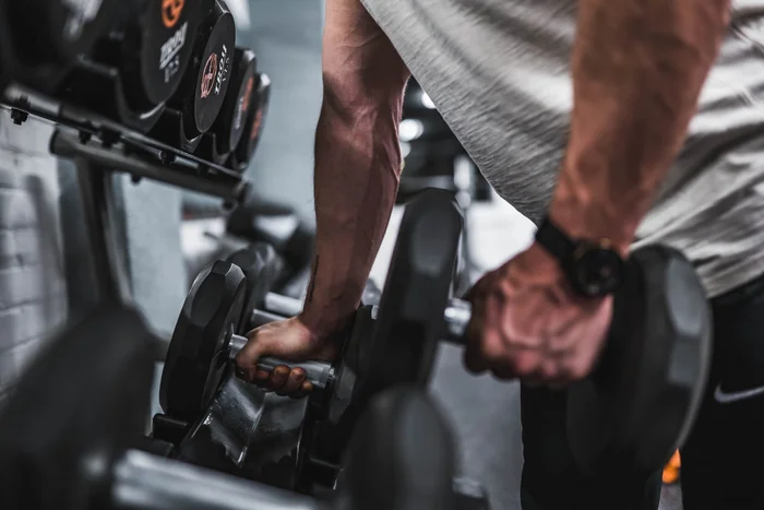 dumbbell shoulder shrug