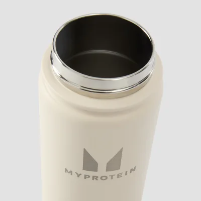 Myprotein Recycled Metal Flip Straw Bottle 500ml – Natural Cream Billede 6
